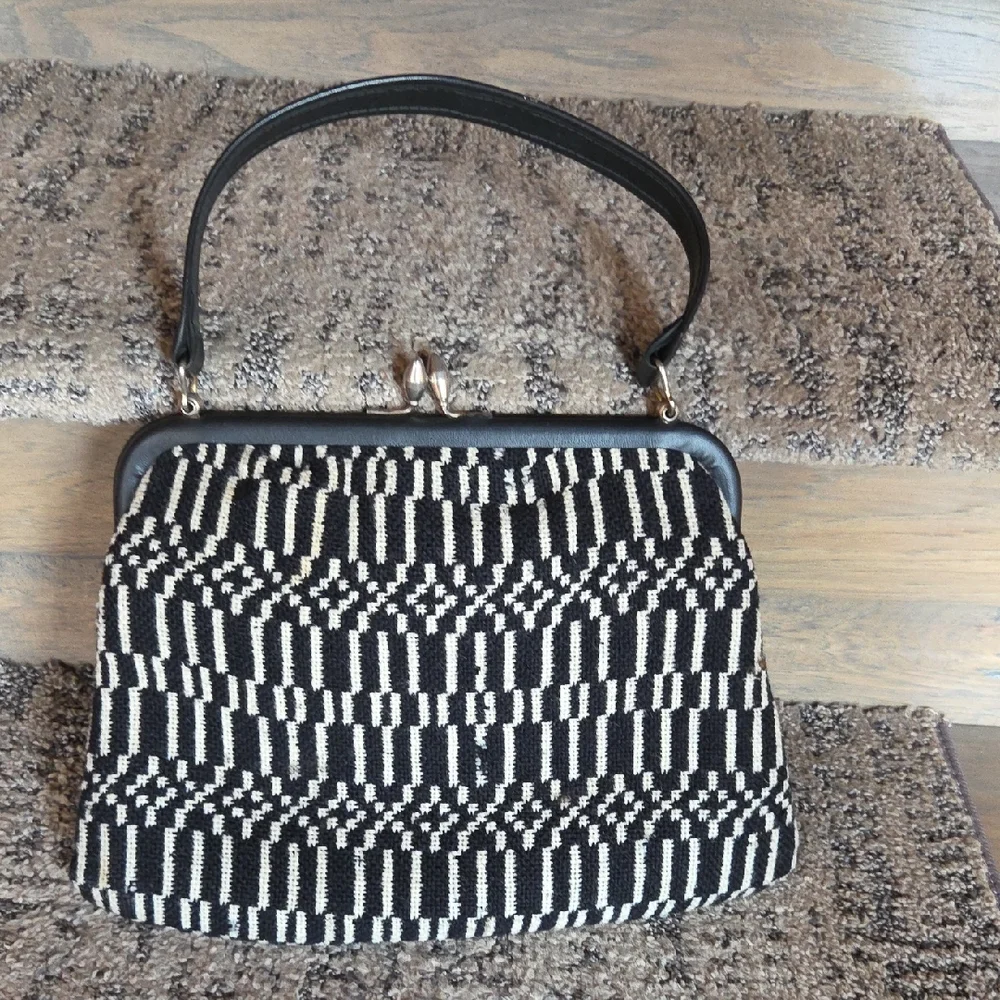 Black & Cream Patterned Handbag - Women's Classic Frame Bag